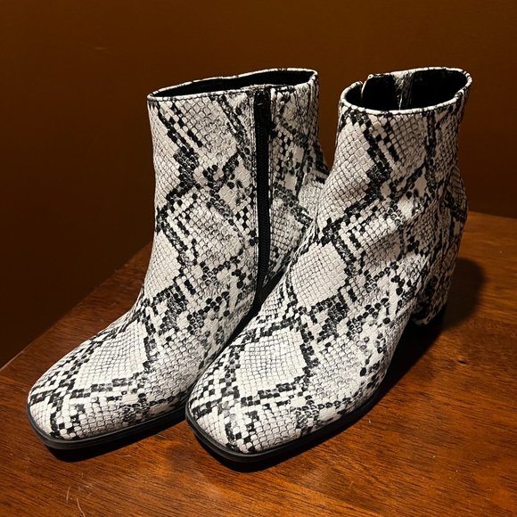 DSW Mix No. 6 Snakeskin Benisa Bootie 6.5 - Picture 4 of 5